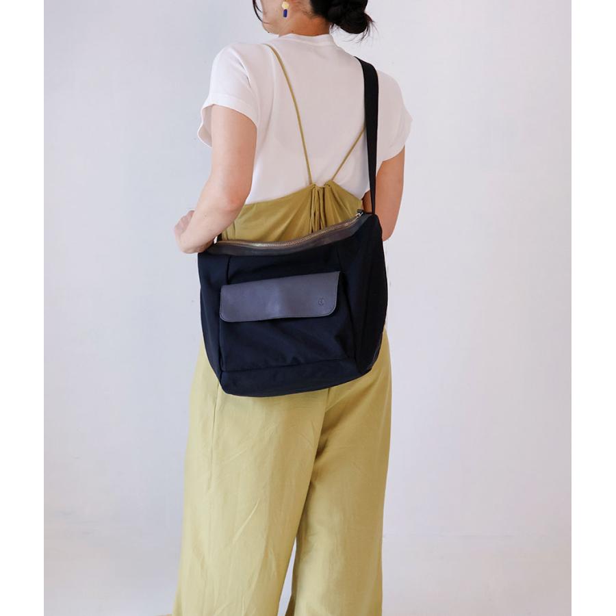 フラップデザイン ショルダーバッグ A4 ナイロン×牛革 異素材 CLEDRAN クレドラン LIMO LEATHER FLAP TOTE CL3878 日本製の画像