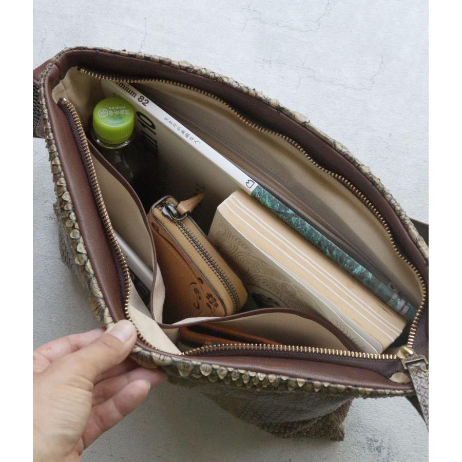 A4ショルダーバッグ 横型 薄マチ VIA DOAN(ヴィアドアン)Antique python(アンティークパイソン)  ヘビ革 ダイヤモンドパイソン 日本製 4755の画像
