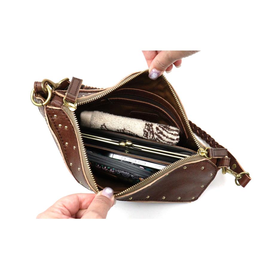 robita（ロビタ） 生産終了品 ショルダーバッグ スタッズ 三角パネル