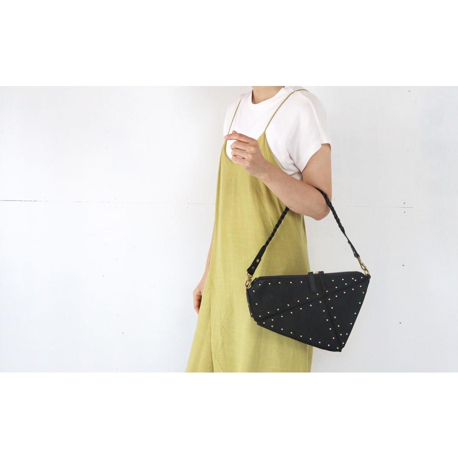 robita（ロビタ） 生産終了品 ショルダーバッグ スタッズ 三角パネル