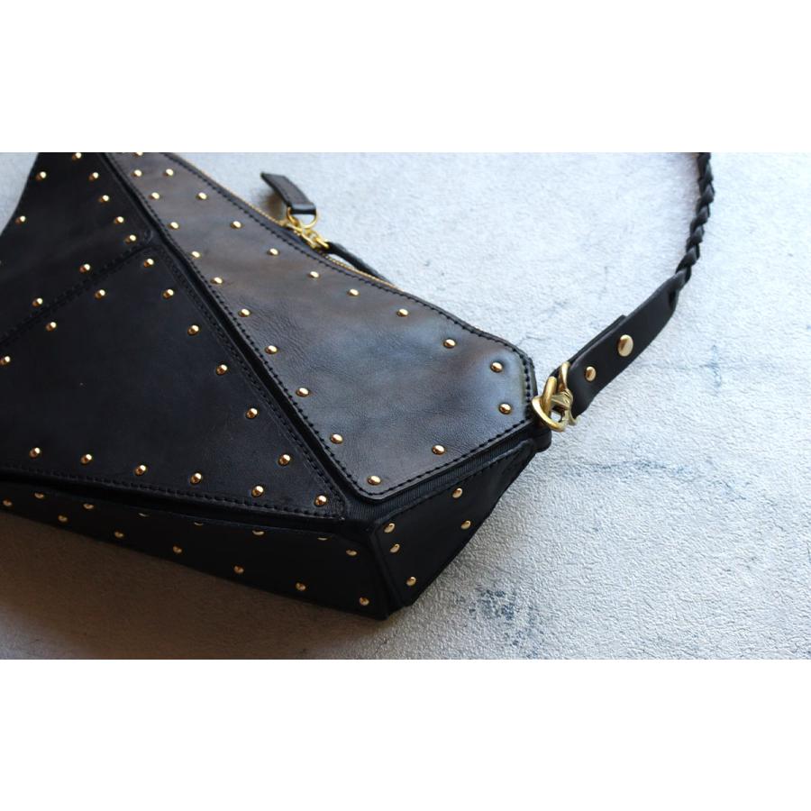 robita（ロビタ） 生産終了品 ショルダーバッグ スタッズ 三角パネル