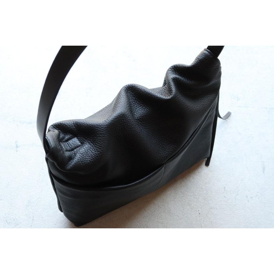 POMTATA（ポンタタ） 巾着バッグ グローブレザー ショルダーバッグ 