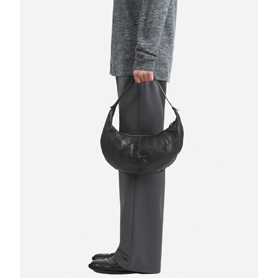 m.a+ / エムエークロス ： medium banana bag w/silver cross handle ： BO240AS-SY10の画像