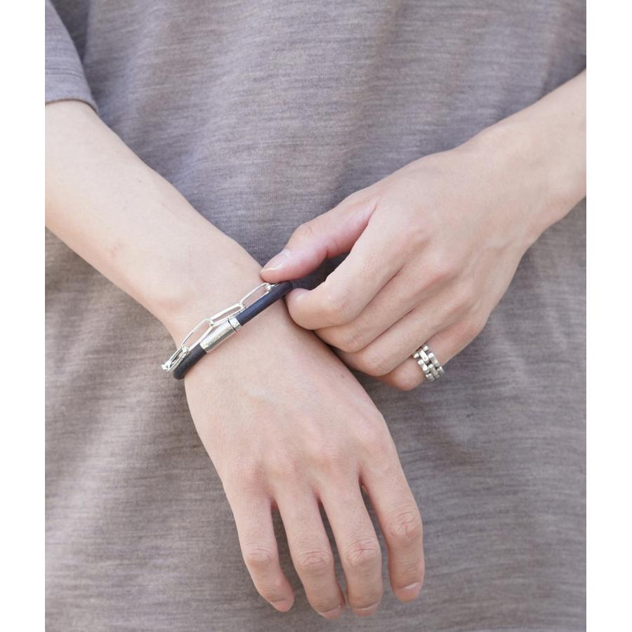 END / エンド ： Half rounded narrow chain bracelet - SILVER - ： ENDB110-SILVER |  | 04