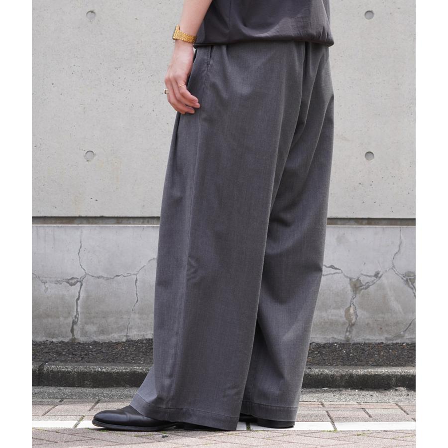 【マーカ】美品 ウール100 シャツ ブルーグレー S 上質 モード 春 夏 秋 marka（マーカ） ： TWO TUCK BUGGY TROUSERS -WASHABLE 2/72 WOOL