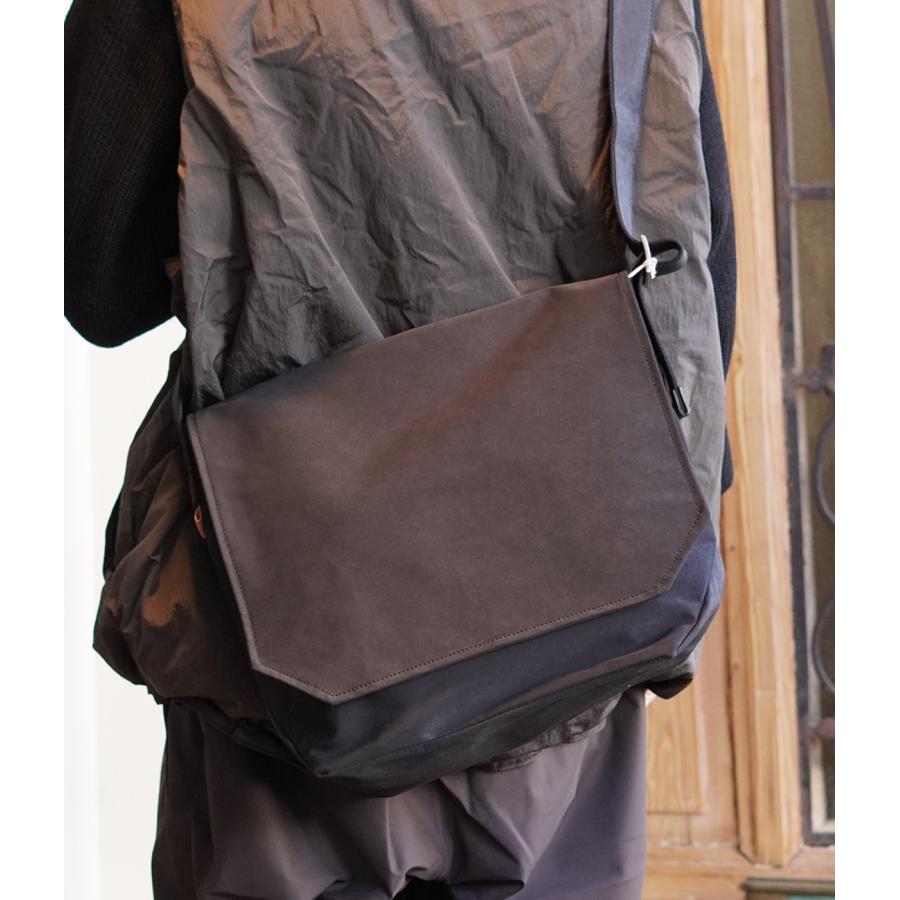 Hender Scheme（エンダースキーマ） ： flap shoulder small ： tq-rb