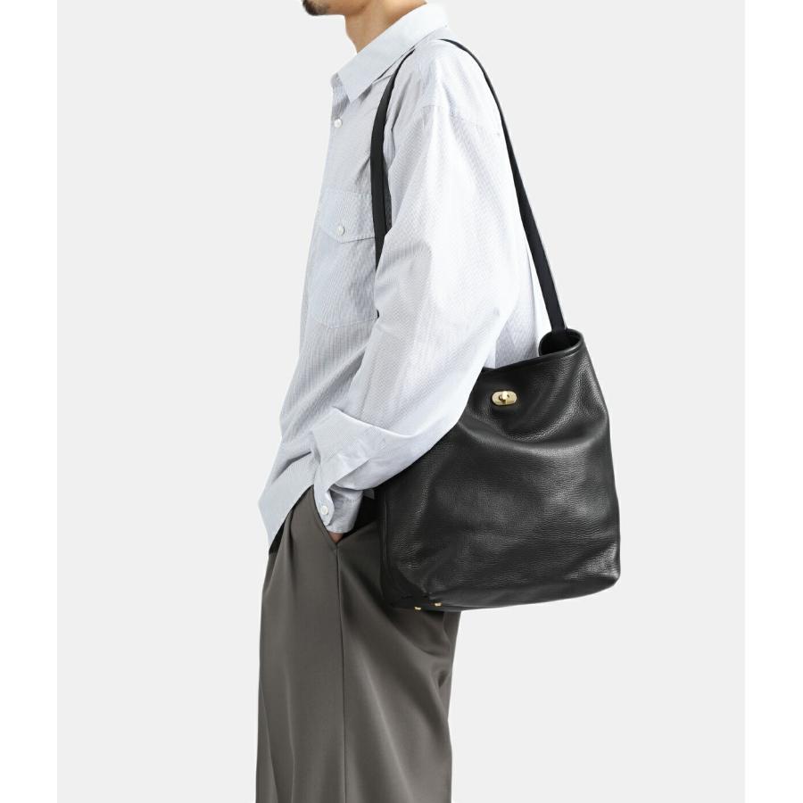 Hender Scheme（エンダースキーマ） ： twist shoulder large ： zw-b
