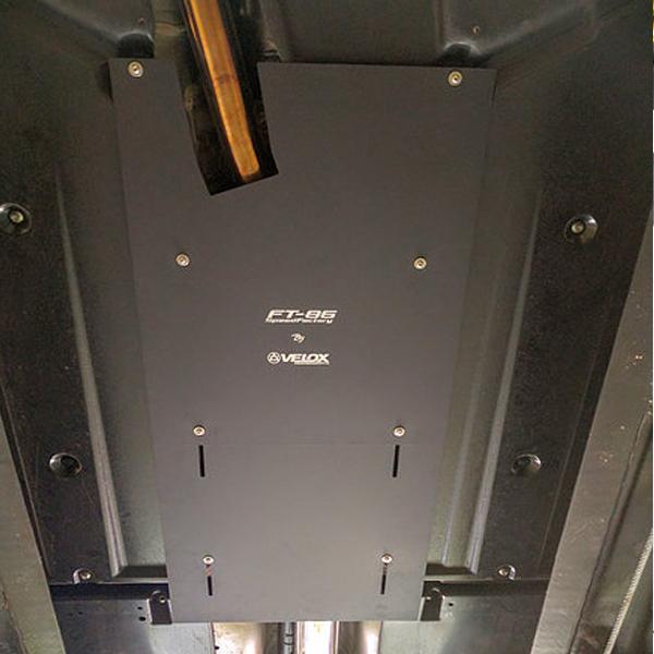 VERUS ENGINEERING(ヴェルスエンジニアリング)：A0044A：TOYOTA GR86(ZN8)86(ZN6) / SUBARU BRZ(ZC6/ZD8)：ミッショントンネルカバーの画像