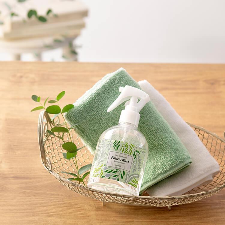 天然アロマ ファブリックミスト 消臭スプレー スタイリッシュグリーン (300ml) ファブリックスプレー 衣類 服 フレグランス アロミックスタイル | アロミックスタイル | 02