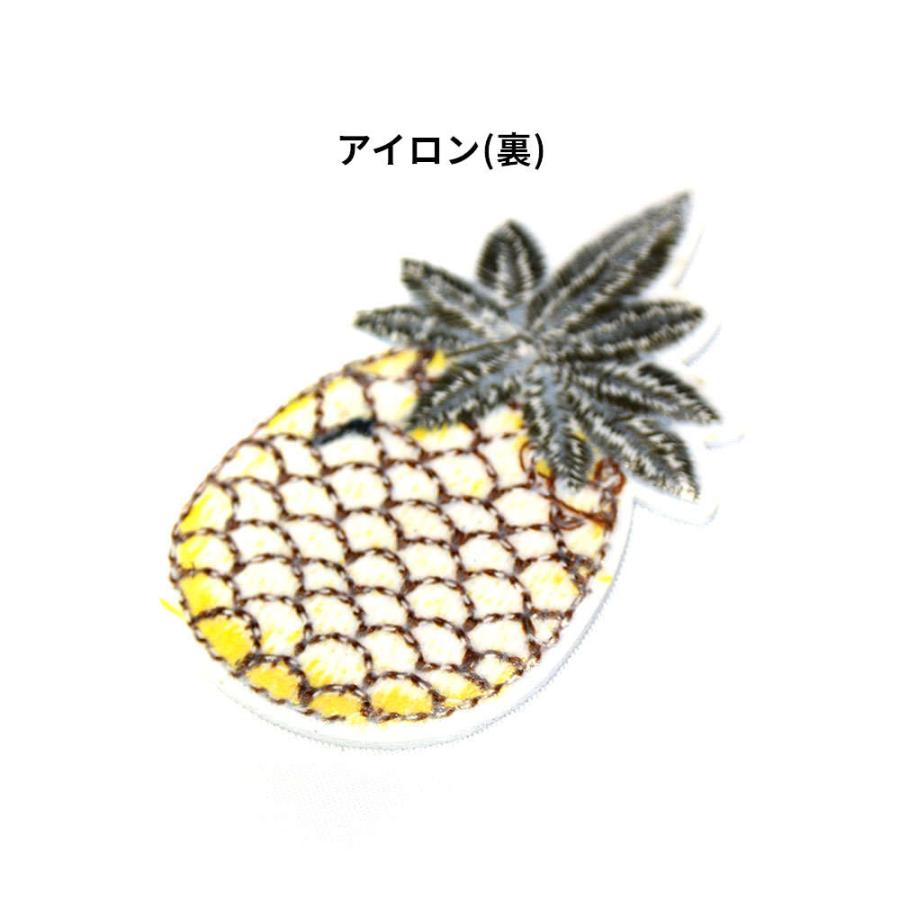 3枚+おまけ1枚カラフルでPOPなフルーツやお菓子の刺繍ワッペン。無地の