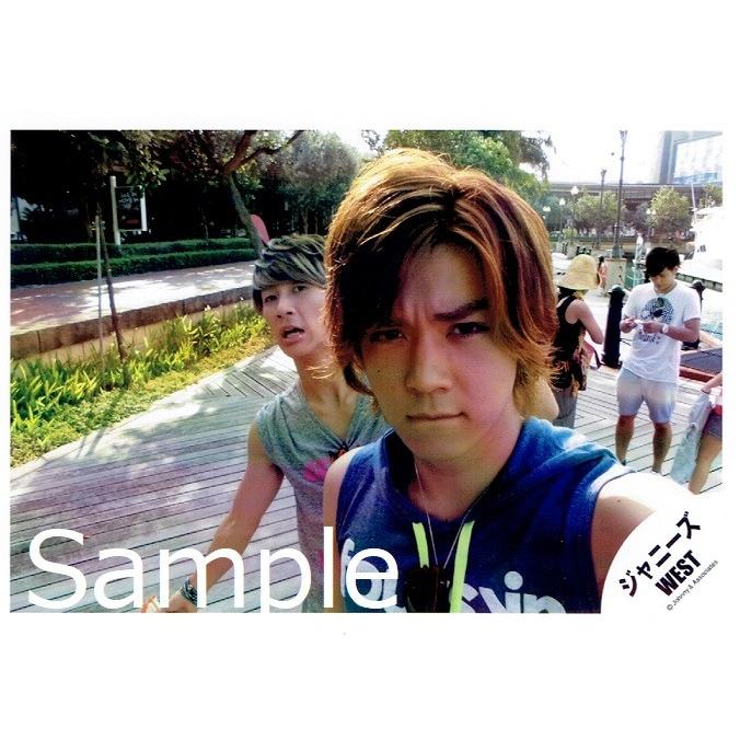 小瀧望 ジャニーズwest 公式生写真 海外輸入 おおきに カメラ目線 写真集オフショット 衣装青 白 黄色