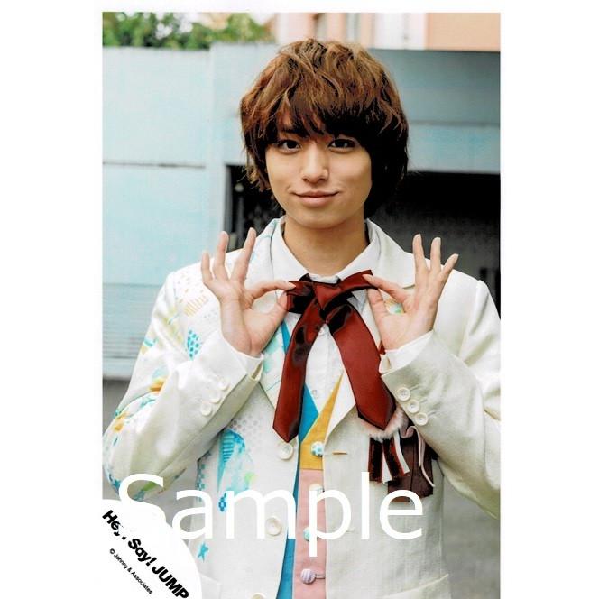 伊野尾慧 Hey Say Jump 公式生写真 キミアトラクション 衣装ベージュ ピンク 水色 黄 赤 カメラ目線 Y 1233 アレイズブック ヤフーshop 通販 Yahoo ショッピング