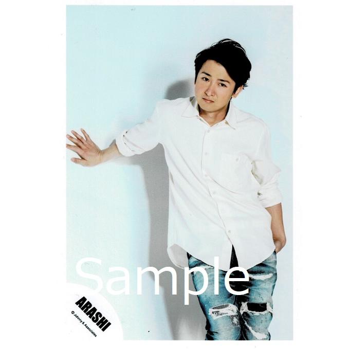 大野智 嵐 公式生写真 Japonism Show In Arena 衣装白 口閉じ 壁に手 背景白 Y 1868 アレイズブック ヤフーshop 通販 Yahoo ショッピング
