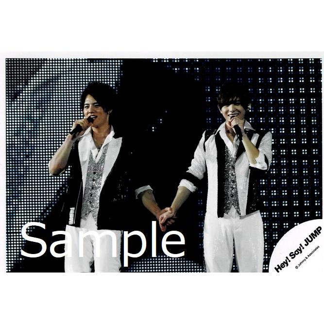 山田涼介 岡本圭人 Hey Say Jump 公式生写真 衣装白 黒 ライブ マイク持ち 手つなぎ Y 1875 アレイズブック ヤフーshop 通販 Yahoo ショッピング