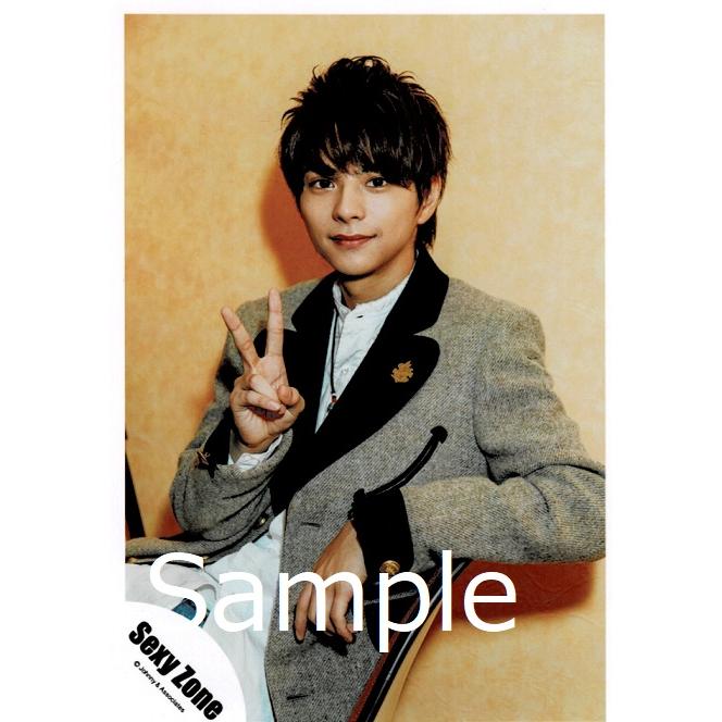 佐藤勝利 Sexy Zone 公式生写真 よびすて 衣装ベージュ 黒 白 カメラ目線 ピース Y 2610 アレイズブック ヤフーshop 通販 Yahoo ショッピング
