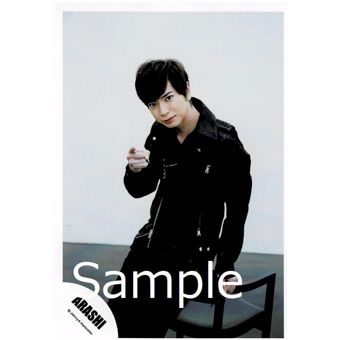 松本潤 嵐 公式生写真 Sakura 衣装黒 カメラ目線 背景白 口閉じ Y 2718 アレイズブック ヤフーshop 通販 Yahoo ショッピング