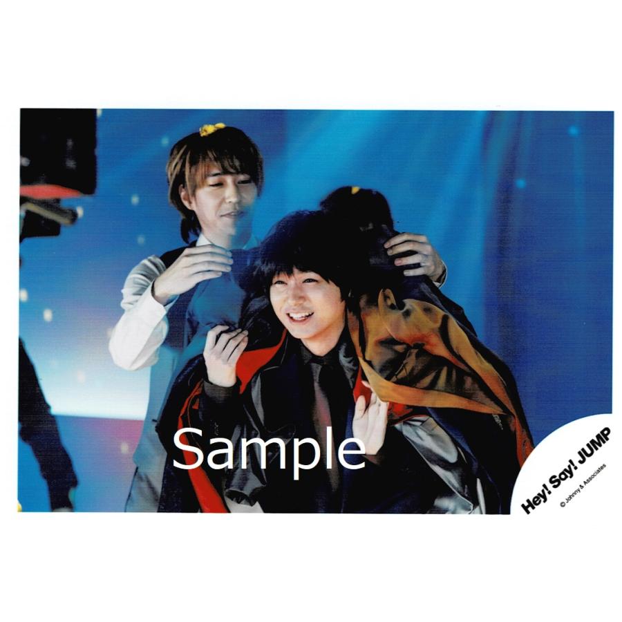 伊野尾慧 八乙女光 Hey Say Jump 公式生写真 マエヲムケ 背景青 八乙女口閉じ Z アレイズブック ヤフーshop 通販 Yahoo ショッピング