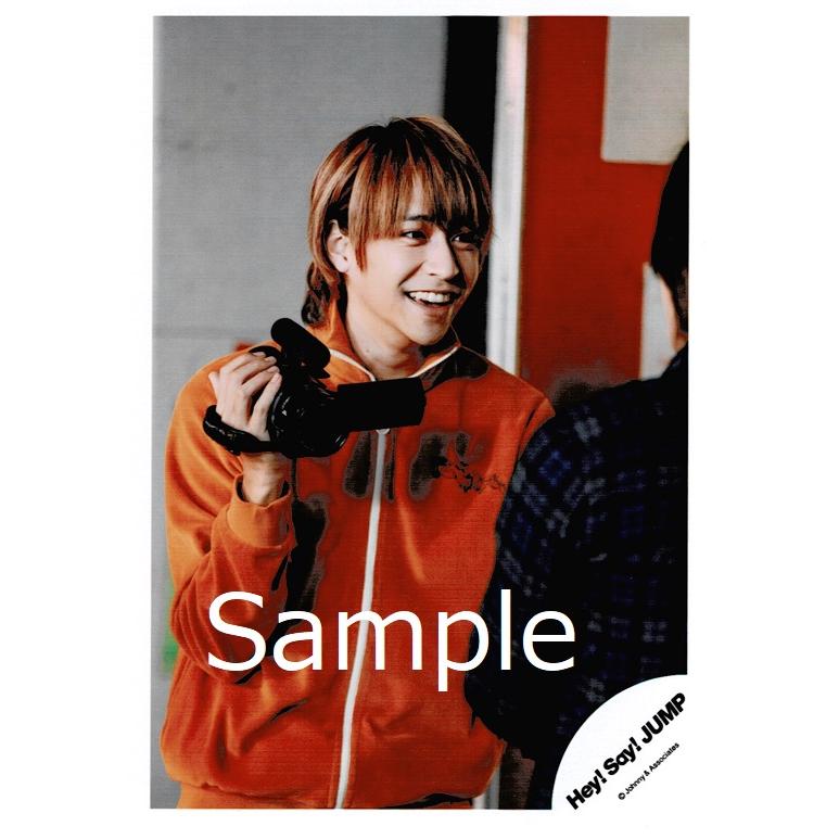 八乙女光 Hey Say Jump 公式生写真 マエヲムケ 衣装オレンジ カメラ持ち 口開け 目線右 Z アレイズブック ヤフーshop 通販 Yahoo ショッピング