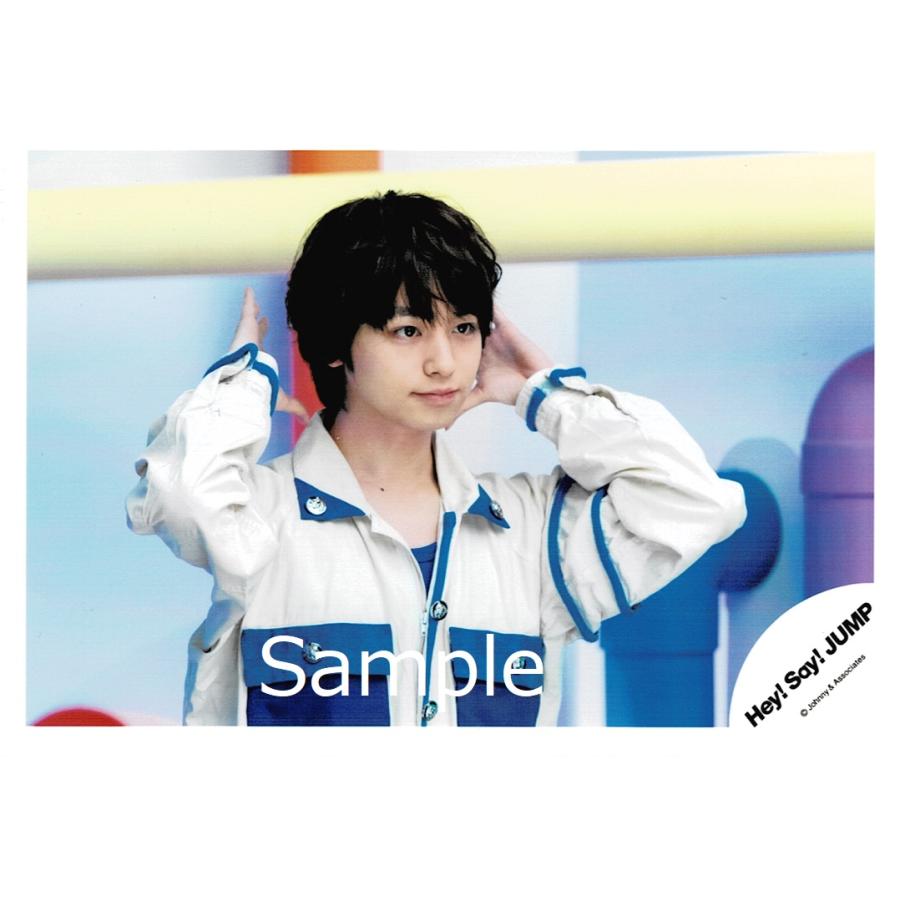 伊野尾慧 Hey Say Jump 公式生写真 Chau 衣装白 青 口閉じ 目線右 両手後ろ Z アレイズブック ヤフーshop 通販 Yahoo ショッピング