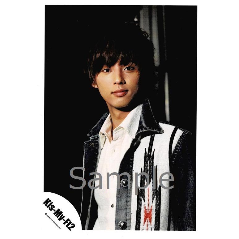 藤ヶ谷太輔 Kis My Ft2 キスマイ 公式生写真 衣装白 青 黒 背景黒 カメラ目線 口閉じ Z アレイズブック ヤフーshop 通販 Yahoo ショッピング