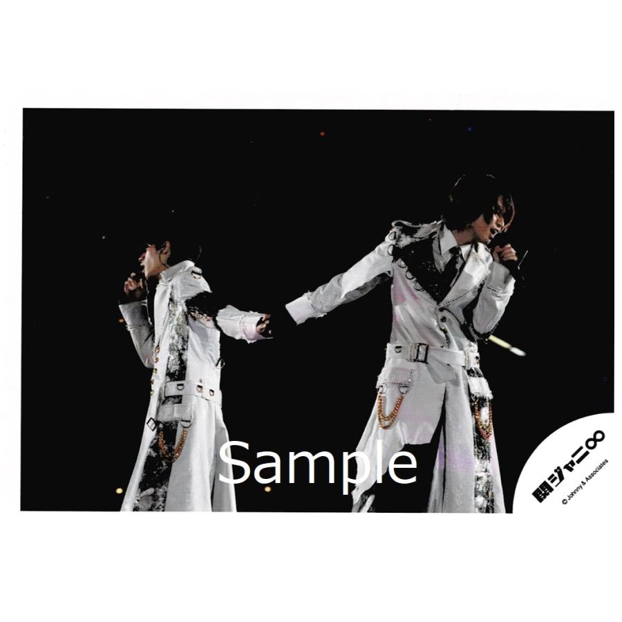 大倉忠義 錦戸亮 関ジャニ 公式生写真 ライブ 衣装白 黒 金 背景黒 口開け Z アレイズブック ヤフーshop 通販 Yahoo ショッピング