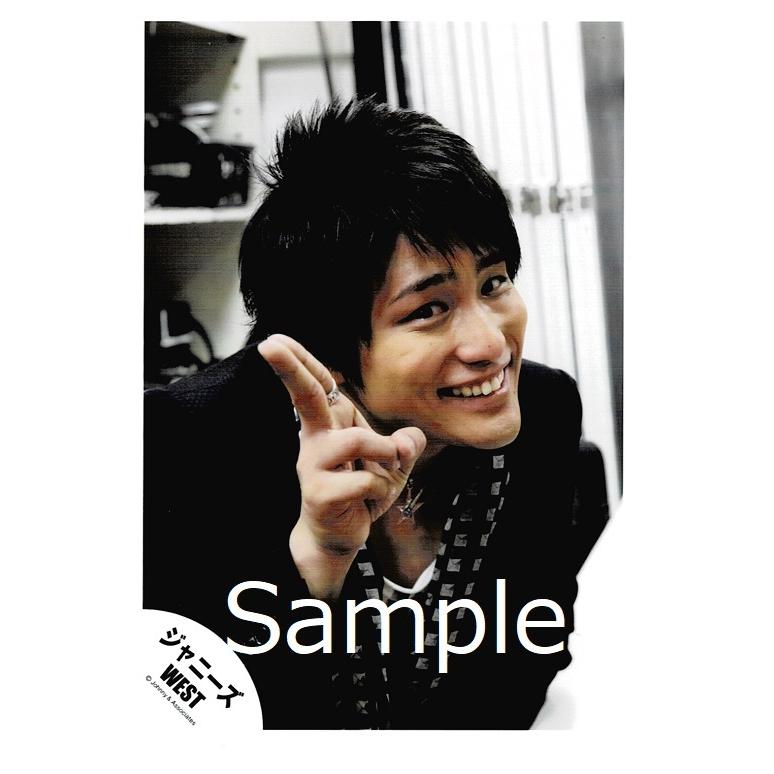 桐山照史 ジャニーズwest 公式生写真 衣装黒 白 グレー カメラ目線 歯見せ 人差し指立て中指立て Z アレイズブック ヤフーshop 通販 Yahoo ショッピング