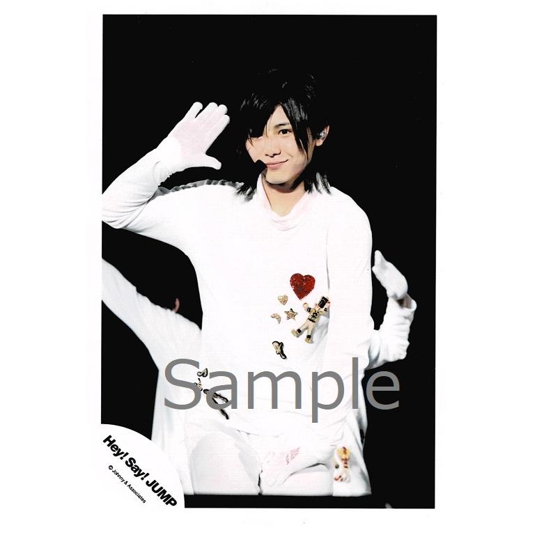 山田涼介 Hey Say Jump 公式生写真 ライブ 衣装白 赤 金 背景黒 右手顔の横 口閉じ Z アレイズブック ヤフーshop 通販 Yahoo ショッピング