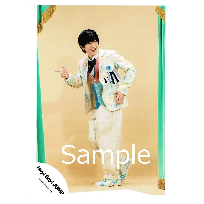 知念侑李 Hey Say Jump 公式生写真 キミアトラクション 衣装ベージュ ピンク 水色 白 背景オレンジ 全身 親指人差し指立て Z アレイズブック ヤフーshop 通販 Yahoo ショッピング
