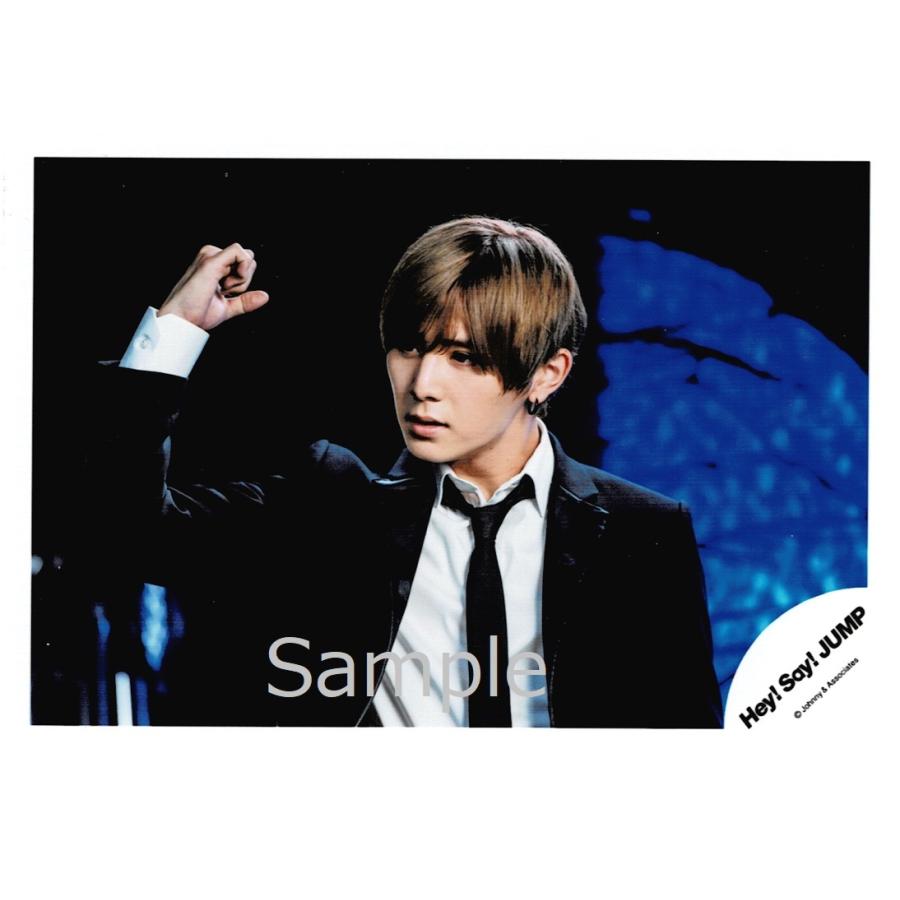 山田涼介 Hey Say Jump 公式生写真 Sense Or Love Mv ジャケ写撮影オフショット 衣装黒 白 目線左 背景黒 青 Z アレイズブック ヤフーshop 通販 Yahoo ショッピング