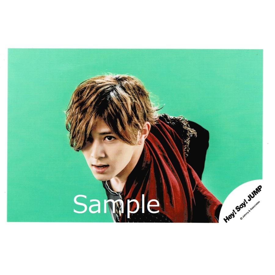山田涼介 Hey Say Jump 公式生写真 Fantastic Time 衣装赤 黒 背景黄緑 口開け 目線左方向 Z アレイズブック ヤフーshop 通販 Yahoo ショッピング