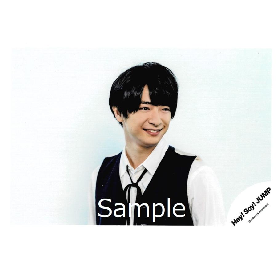 知念侑李 Hey Say Jump 公式生写真 I O Th Anniversary Tour 17 衣装白 黒 目線右方向 歯見せ Z アレイズブック ヤフーshop 通販 Yahoo ショッピング