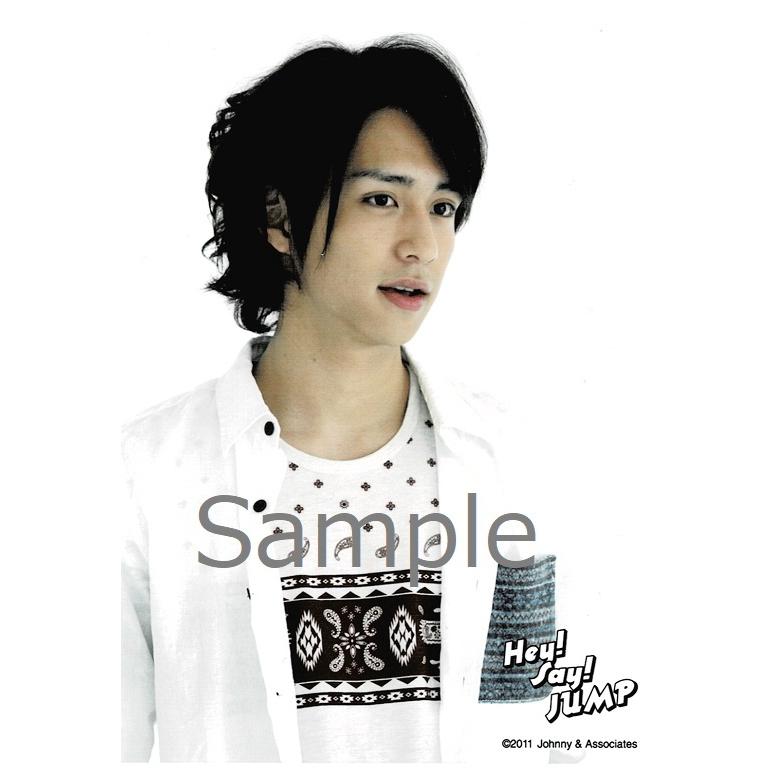 八乙女光 Hey Say Jump 公式生写真 11 衣装白 グレー 茶色 背景白 目線右方向 Z アレイズブック ヤフーshop 通販 Yahoo ショッピング