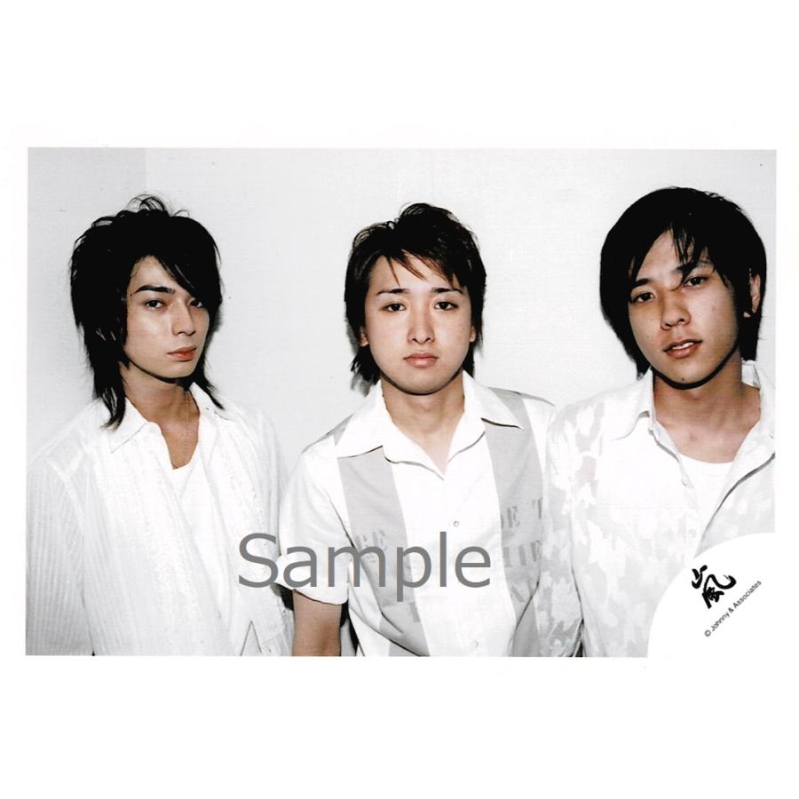 大野智 二宮和也 松本潤 嵐 公式生写真 嵐ロゴ いざッ Now Tour カメラ目線 真ん中大野 背景白 Z アレイズブック ヤフーshop 通販 Yahoo ショッピング