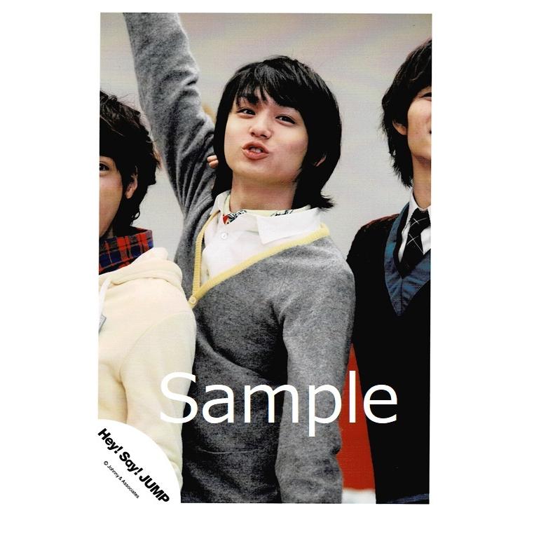 伊野尾慧 Hey Say Jump 公式生写真 愛すればもっとハッピーライフ 衣装グレー 黄色 白 目線若干右方向 背景グレー Z アレイズブック ヤフーshop 通販 Yahoo ショッピング