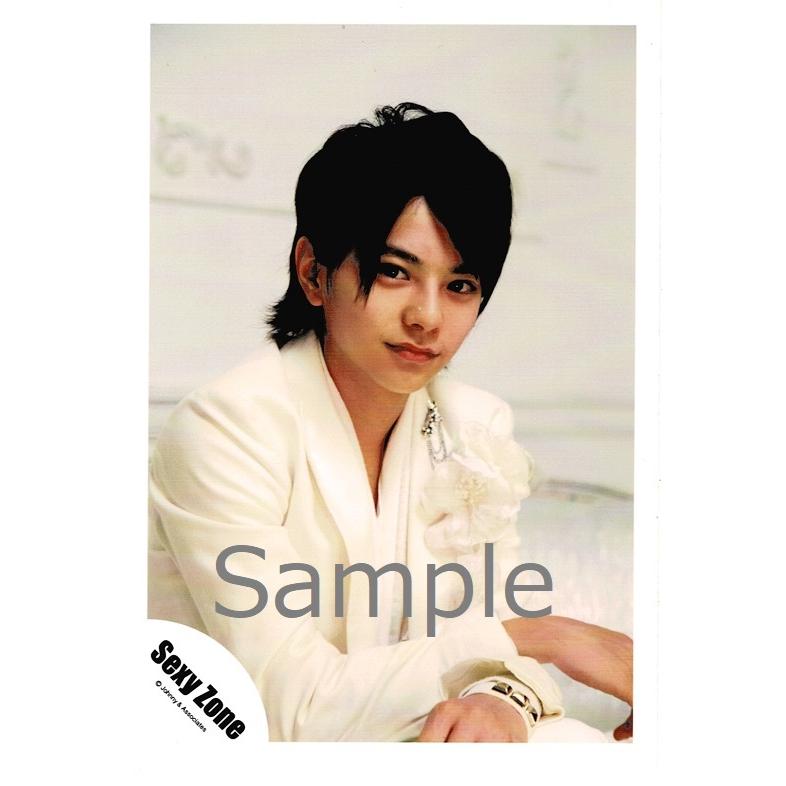 佐藤勝利 Sexy Zone 公式生写真 衣装白 カメラ目線 口閉じ 背景グレー Z 118 アレイズブック ヤフーshop 通販 Yahoo ショッピング