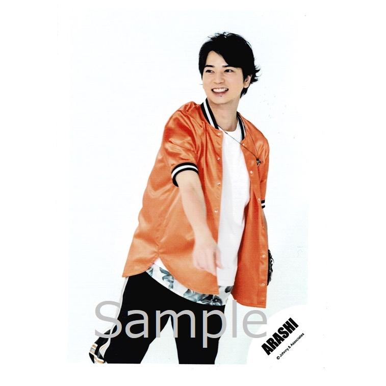 松本潤 嵐 公式生写真 夏疾風 衣装オレンジ 白 黒 グローブ 背景白 目線左方向 歯見せ Z 119 アレイズブック ヤフーshop 通販 Yahoo ショッピング