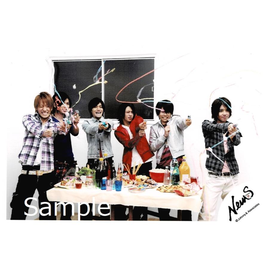 NEWS 集合[6人体制] 公式生写真/背景白・クラッカー持ち・目線右方向 :z-11937:アレイズブック・ヤフーSHOP - 通販 -  Yahoo!ショッピング