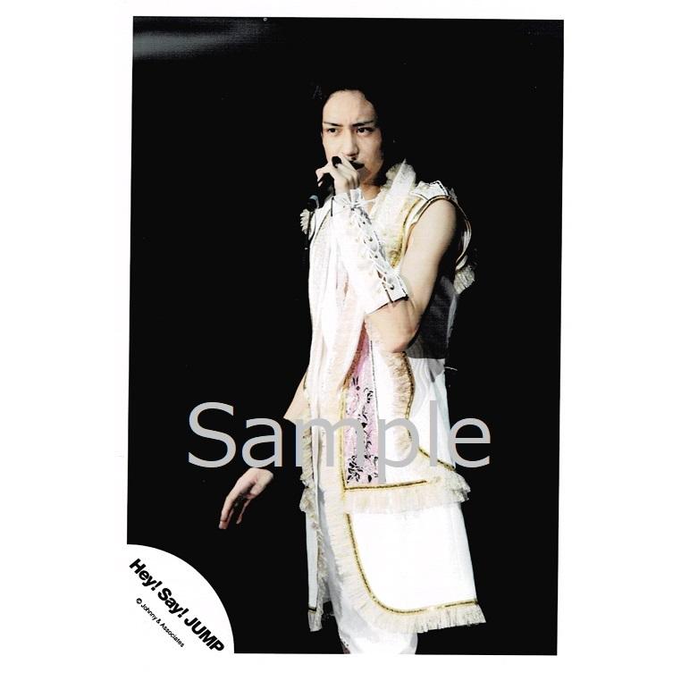 八乙女光 Hey Say Jump 公式生写真 ライブ 衣装白 金 ピンク 左手マイク持ち 背景黒 Z 122 アレイズブック ヤフーshop 通販 Yahoo ショッピング