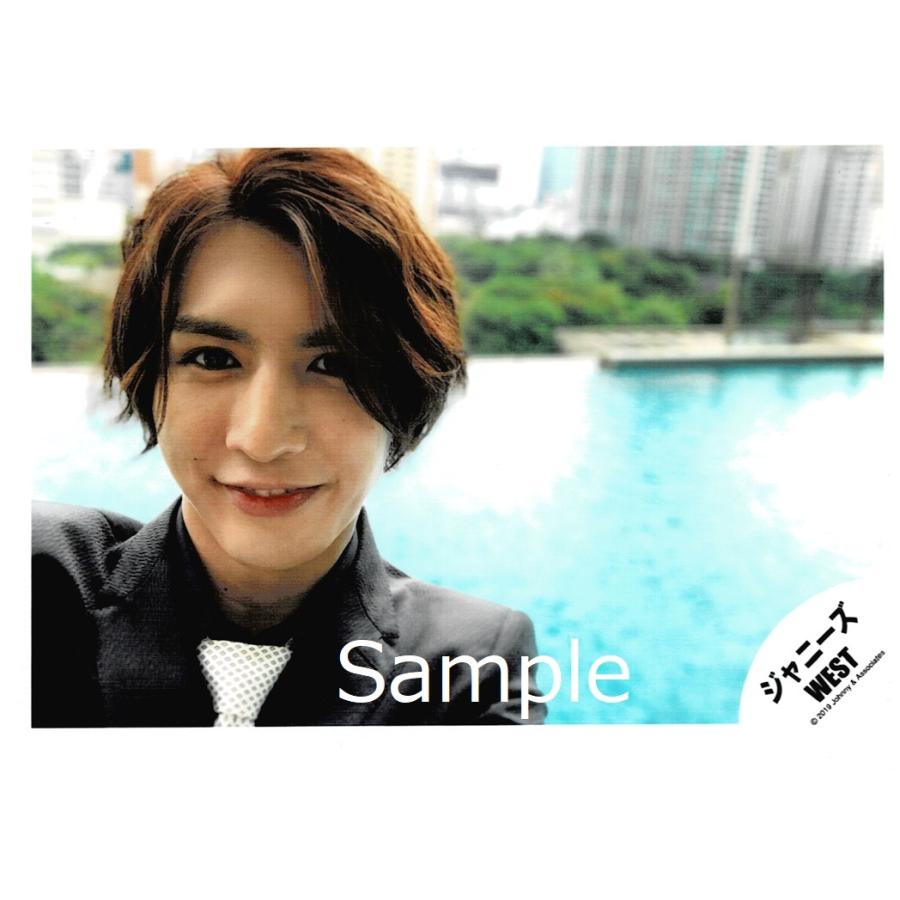 藤井流星 ジャニーズwest 公式生写真 海外 タイ 撮影オフショット 衣装黒 白 カメラ目線 歯見せ Z アレイズブック ヤフーshop 通販 Yahoo ショッピング
