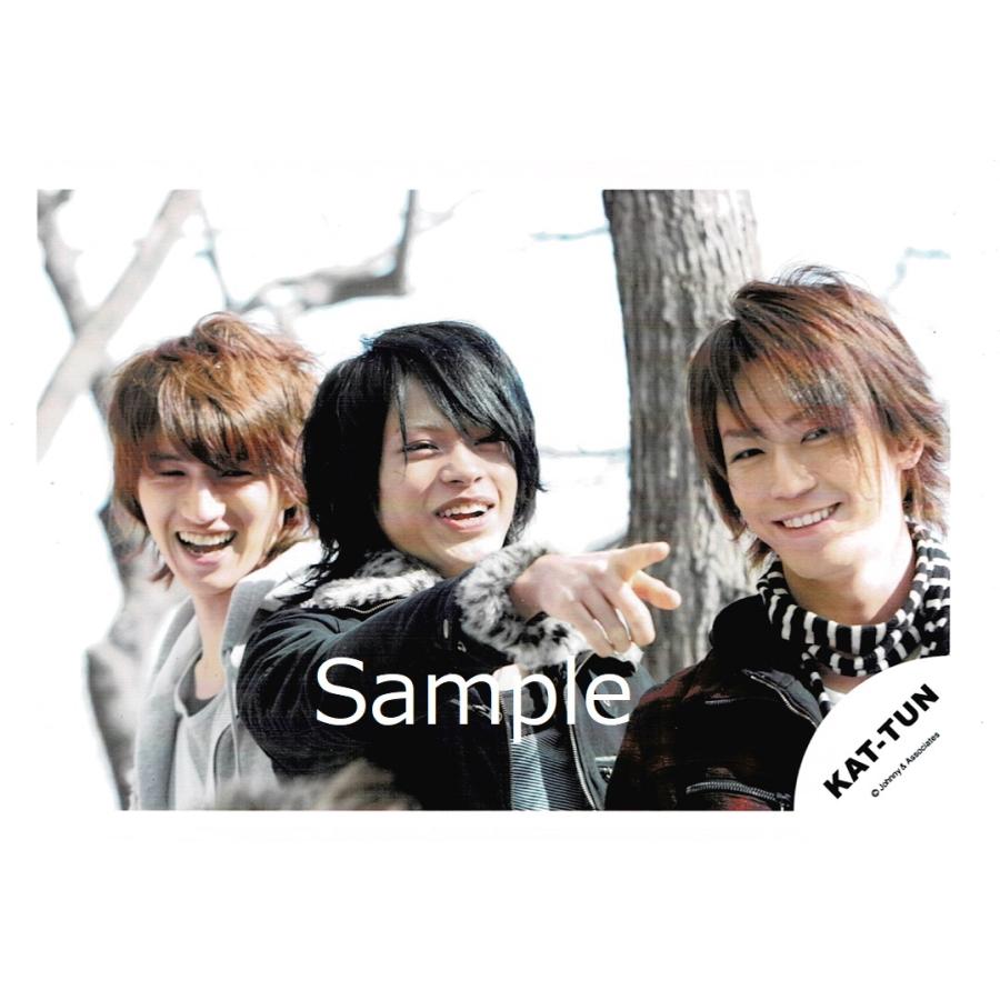 亀梨和也 上田竜也 田口淳之介 Kat Tun 公式生写真 目線右方向 上田指差し 亀梨歯見せ Z アレイズブック ヤフーshop 通販 Yahoo ショッピング