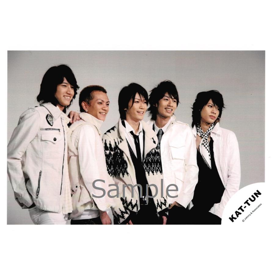 Kat Tun 集合 5人体制 公式生写真 背景グレー 真ん中亀梨 4人歯見せ 上田口閉じ 目線右 Z アレイズブック ヤフーshop 通販 Yahoo ショッピング