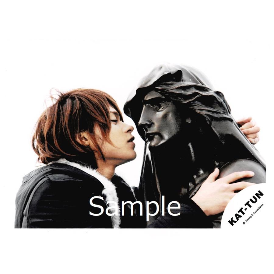 上田竜也 Kat Tun 公式生写真 衣装黒 白 背景白 顔右向き 銅像に手を置き Z アレイズブック ヤフーshop 通販 Yahoo ショッピング