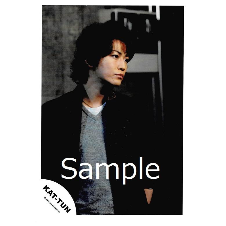 亀梨和也 Kat Tun 公式生写真 衣装黒 グレー 白 目線右方向 口閉じ Z アレイズブック ヤフーshop 通販 Yahoo ショッピング