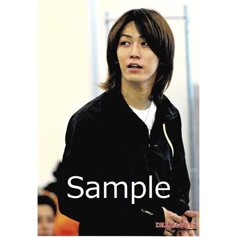 亀梨和也(KAT-TUN) 公式生写真/DREAM BOYS 2007・衣装黒×白・口開け・目線左方向｜arraysbook