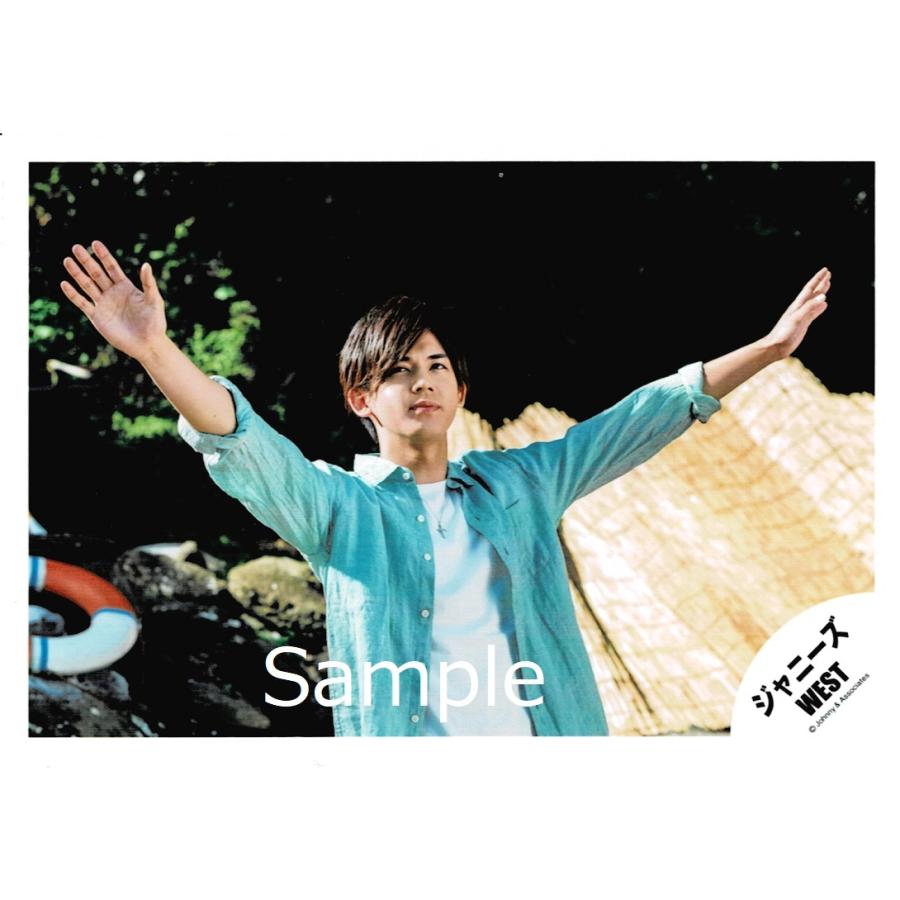 小瀧望 ジャニーズwest 公式生写真 人生は素晴らしい 衣装水色 白 両手横 口閉じ Z アレイズブック ヤフーshop 通販 Yahoo ショッピング