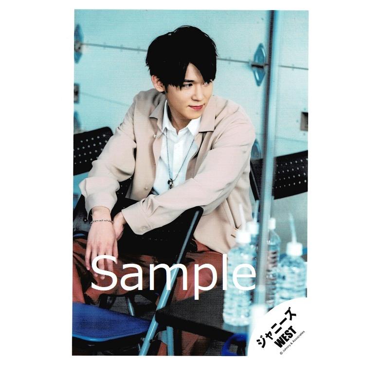 小瀧望 ジャニーズwest 公式生写真 アメノチハレ 衣装ベージュ 白 ピンク 座り 目線右方向 口閉じ Z アレイズブック ヤフーshop 通販 Yahoo ショッピング