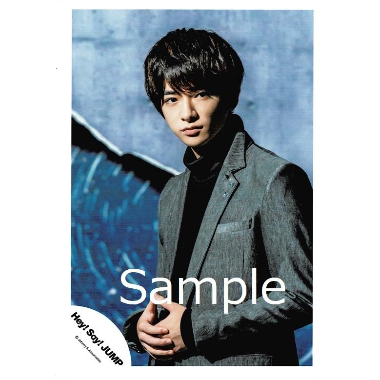 知念侑李 Hey Say Jump 公式生写真 Fantastic Time 衣装グレー 黒 目線右 背景青 グレー Z アレイズブック ヤフーshop 通販 Yahoo ショッピング
