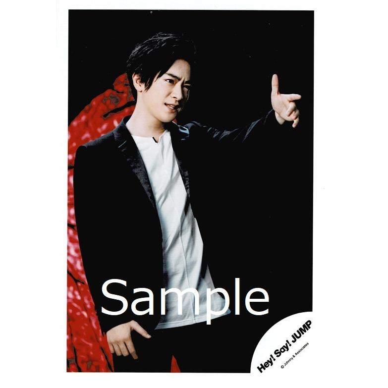 知念侑李 Hey Say Jump 公式生写真 Sense Or Love Mv ジャケ写撮影オフショット 衣装黒 白 背景赤 黒 目線右方向 Z アレイズブック ヤフーshop 通販 Yahoo ショッピング