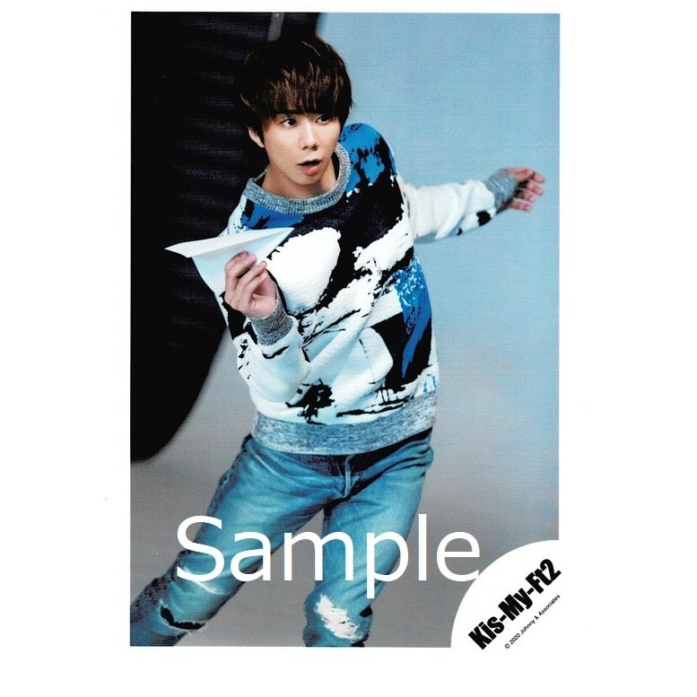 北山宏光(Kis-My-Ft2/キスマイ) 公式生写真/LIVE TOUR 2020 To-y2 グッズオフショット・衣装青×黒×白×グレー・目線右・もの持ち :z-13892:アレイズブック・ヤフーSHOP - 通販 - Yahoo!ショッピング