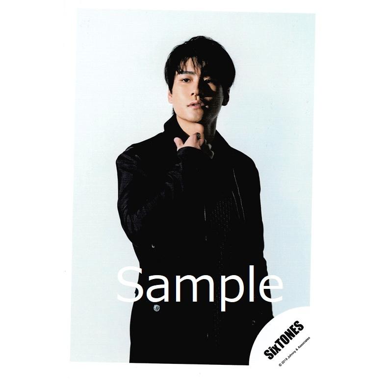 森本慎太郎(SixTONES) 公式生写真 「アーティスト写真撮影」オフショット・衣装黒・背景白・目線若干左  :z-13925:アレイズブック・ヤフーSHOP - 通販 - Yahoo!ショッピング